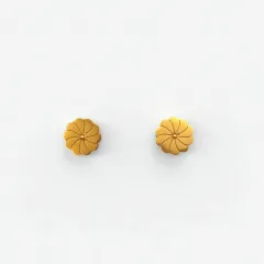 Çiçek Desenli Gold Çelik Küpe
