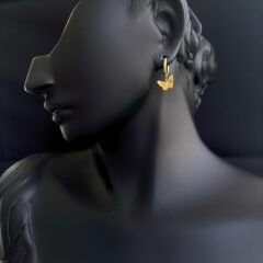 Kelebek Detaylı Asimetrik Gold Çelik Küpe