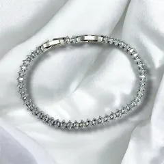 Gümüş Rengi Pırlanta Kesim Mekik Model Çelik Bileklik
